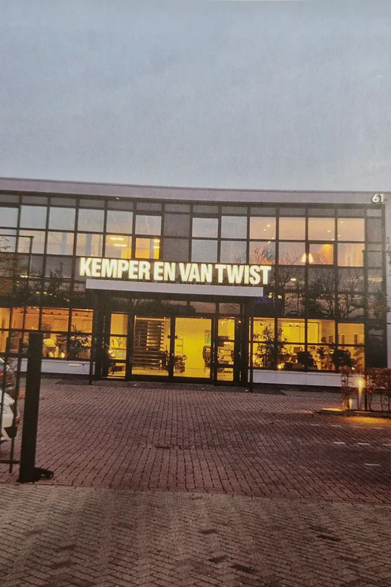 Historische Ansicht des Unternehmenssitzes von Koninklijke Van Twist nach dem Umzug in das Gewerbegebiet De Keerweer im Jahr 2007