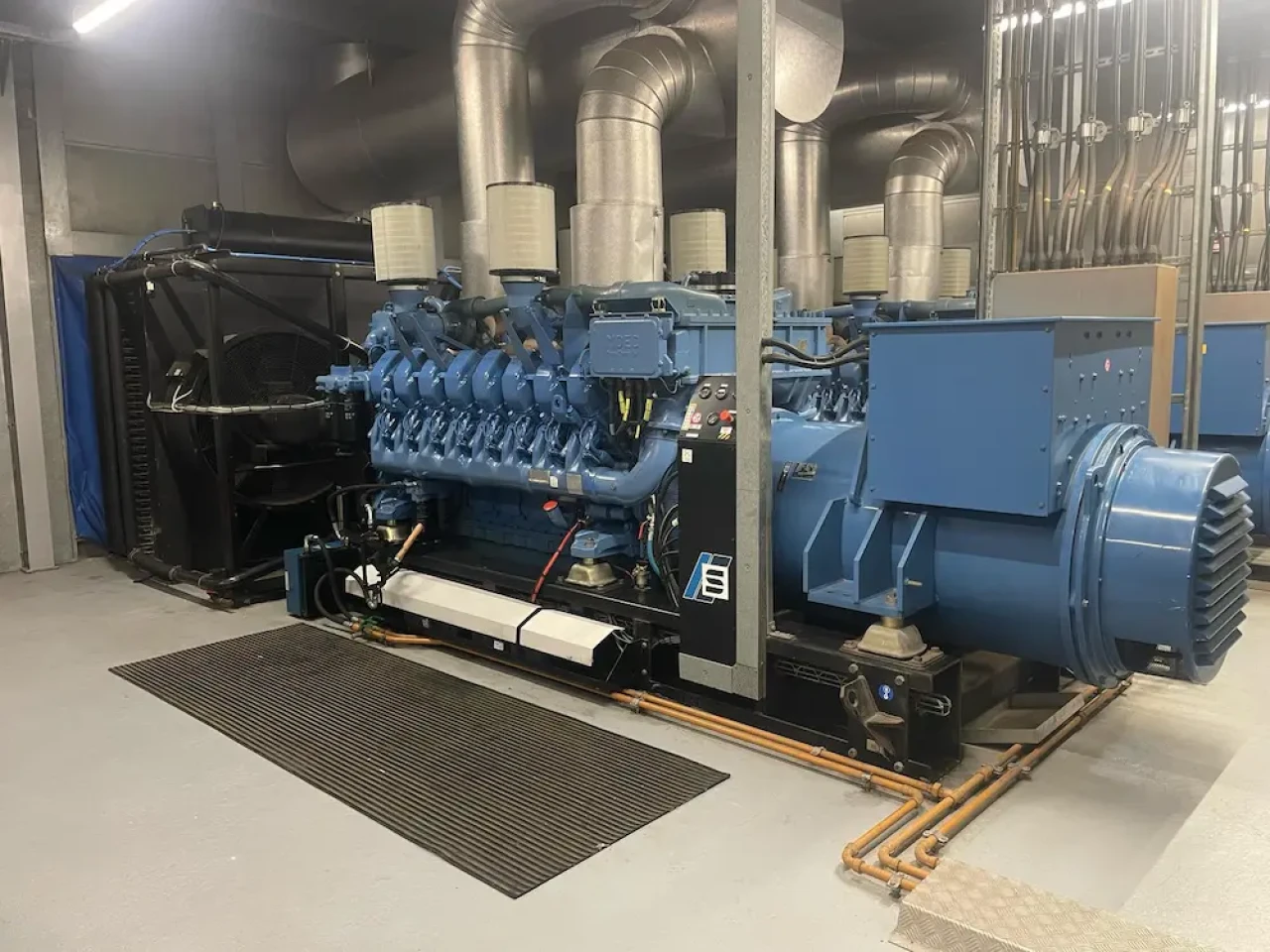 revisie MTU dieselmotor in datacenter noodstroominstallatie